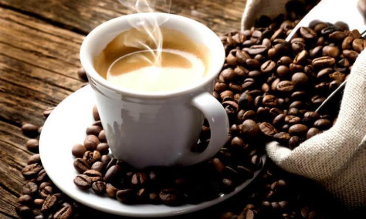 4 tazze di caffe al giorno salvano la vita da morte prematura
