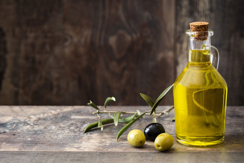 Olio extravergine di oliva per dieta mediterranea
